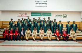 عبد الله المري يوزّع الشهادات على خريجي أكاديمية شرطة دبي