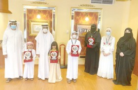 محمد بن حم يكرم الفائزين بجائزة برنامج «أذن الخير»
