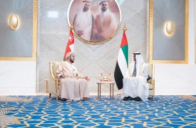 محمد بن زايد يستقبل الممثل الخاص لسلطان عمان في إكسبو2020 دبي
