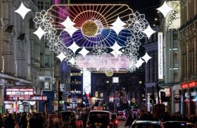 أنوار رمضان تزيّن ميدان بيكاديللي في لندن