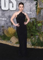 الممثلة الأمريكية كايتلين ديفر تحضر العرض الأول للموسم الثاني من مسلسل  The Last of Us  في هوليوود. (ا ف ب)