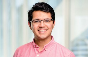 أول طالب من جامعة نيويورك أبوظبي يحصل على منحة «إرتيجن» إلى جامعة أكسفورد