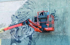 فنانون ينجزون لوحات عملاقة في مونتريال 