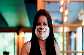 كمامات تعيد الابتسامة إلى وجوه واضعيها