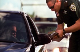 تلقى مخالفة مرورية بـ1.4 مليون دولار