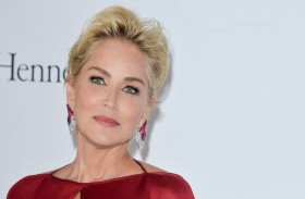 شارون ستون تخطف الأنظار في مهرجان تريبيكا