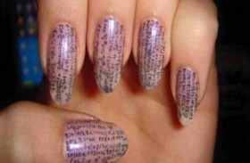 يستخدمن أظافرهن للغش في الامتحان 