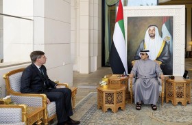 منصور بن زايد  يستقبل السفير الفرنسي