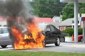 ما العمل عند نشوب حريق بالسيارة؟