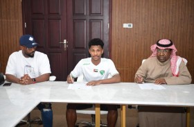 نادي الإمارات يعلن ضم الدولي العماني أرشد العلوي