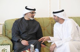 خالد بن محمد بن زايد يقدم واجب العزاء في وفاة شمه أحمد عيسى الهاملي