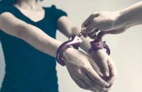 تقتل أطفالها الثلاثة للزواج من حبيبها