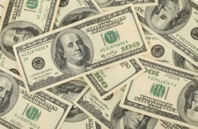 تسرق 10 آلاف دولار من جدتها لأجل زميلاتها 