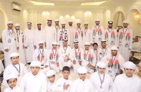 مجلس محمد بن نعيف بمنطقة العامرة بمدينة العين يحتفي بتكريم 23 طالباً متميزاً في «عام المجتمع»