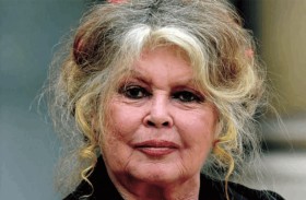 بريجيت باردو تصدر كتابا خطت سطوره بيدها 