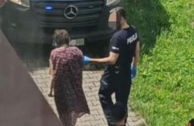 العثور على سيدة حبسها والداها 27 عاماً 