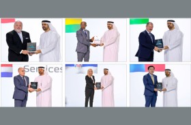 ذياب بن محمد يكرّم الفائزين بجائزة التميز الحكومي العالمي
