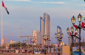 أبوظبي تتزين بشعار عيد الاتحاد الـ 51 والتشكيلات الضوئية