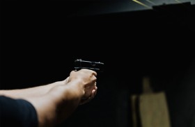 يقتل زوجته وابنته ثم ينتحر 