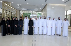 حصة بوحميد تشهد المرحلة الثانية من برنامج جامعة محمد بن راشد للطب والعلوم الصحية للعيادات المتنقلة لتقديم الرعاية الصحية لكبار المواطنين