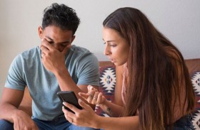 الهواتف المحمولة تكشف 60 % من حالات الخيانة الزوجية
