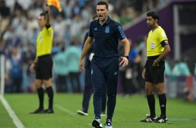 مينوتي مدرب التتويج الأول للأرجنتين  يشيد بجهاز سكالوني 