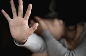 تعض لسان من حاول اغتصابها وتسلم قطعة منه للشرطة