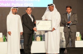 شرطة أبوظبي تعرض تقنية VR خلال ملتقى الذكاء الاصطناعي 