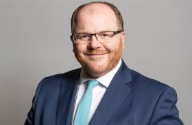 استقالة وزير بريطاني بسبب صعوبات مالية!