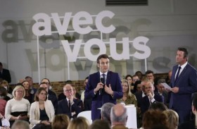 فايننشال تايمز: ماكرون يخوض أصعب صراع للفوز بالرئاسة