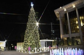 كورونا تنعش مبيعات أشجار الميلاد