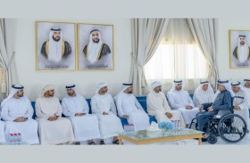 عمار بن حميد يقدم واجب العزاء في وفاة كليثم خليفة السعيدي