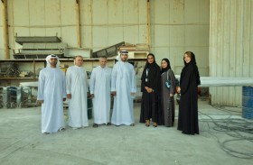 الشيخ عبدالله الشرقي يطلع على أحدث قوارب التجديف إماراتية الصنع التي تتميز بتقنياتها المتطورة