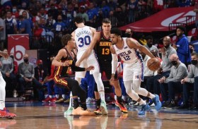 هوكس ينتزع بطاقة نهائي الشرق وصنز يتقدم في الغرب 