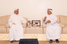 حاكم الفجيرة يلتقي المواطن سالم سيف اليماحي ويأمر بمنحه قطعة أرض زراعية