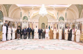 أمير الكويت يستقبل منصور بن محمد ويؤكد عمق الروابط الأخوية بين البلدين والشعبين الشقيقين
