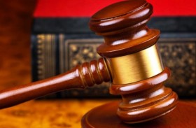 أم تقاضي ابنتها بسبب «الإهمال الدراسي»