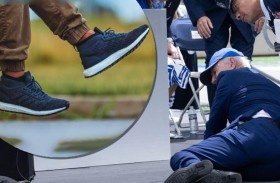 حذاء بايدن الجديد لمنعه من السقوط