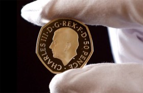 أول عملة بريطانية بوجه الملك تشارلز الثالث