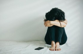 ما الفرق بين اكتئاب المراهقين والبالغين؟