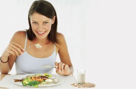 أفضل 10 أطعمة لمكافحة نقص فيتامين B12