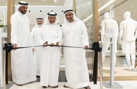 الشيخ حشر بن مكتوم يفتتح كارتر آند وايت الإماراتية في دبي
