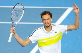 بيكر ينصح مدفيديف بالحصول على «مساعدة احترافية» 