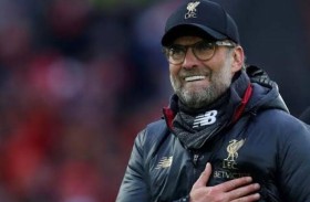 مدرب ليفربول يفقد أعصابه بسبب مشجع