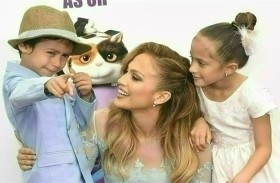 جنيفر لوبيز تعترف بفقدان الأمان والثقة 