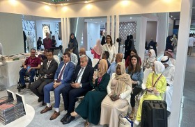 في جناح مؤسسة العويس بمعرض أبوظبي للكتاب
