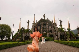 المطر يفاجئ عرضاً لدار فويتون على جزيرة إيطالية 