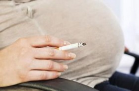 انخفاض رغبة المرأة في التدخين يدل على حملها