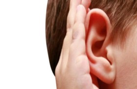 صدمة أم بسبب ما عثرت عليه داخل أذن طفلتها