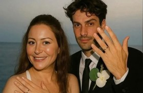 هل احتفلت منة شلبي بخطبتها؟ 